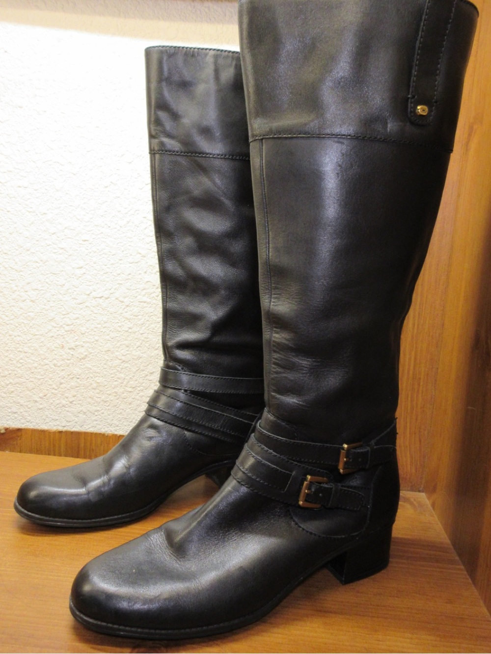Bandolino Black Leather Knee-High Riding Boots with Buckle Accents size 10m